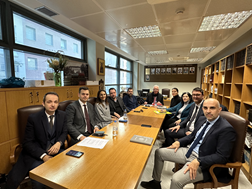 H Mαρίνα Κοντοτόλη με τα μέλη του Δικηγορικού Συλλόγου Τρικάλων 